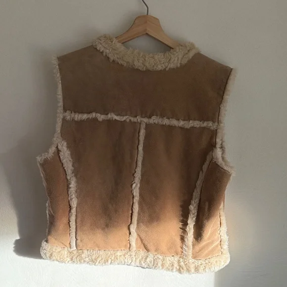 Wilsons Leather Brown Shearling Vest - Picture 7 of 8